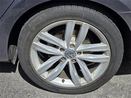 2019 Volkswagen Passat 2.0T Wolfsburg