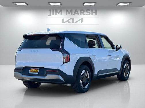 Glacial White Pearl 2026 Kia EV9 Light Short Range