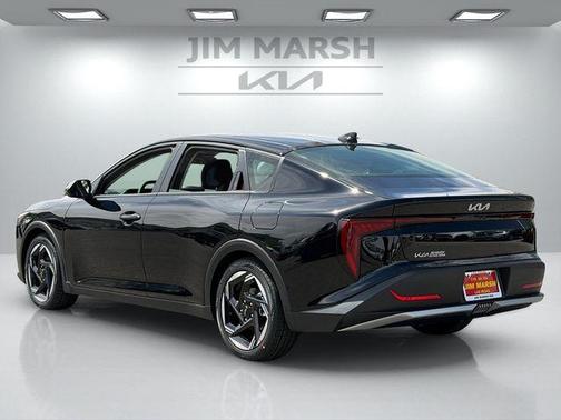 Aurora Black Pearl 2026 Kia K4 EX