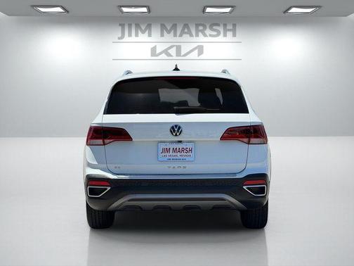 Pure White 2022 Volkswagen Taos 1.5T SE