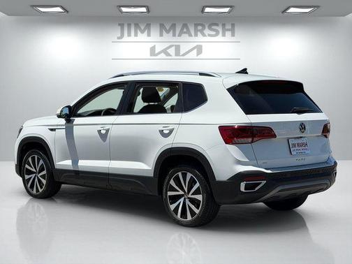Pure White 2022 Volkswagen Taos 1.5T SE