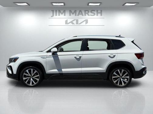 Pure White 2022 Volkswagen Taos 1.5T SE