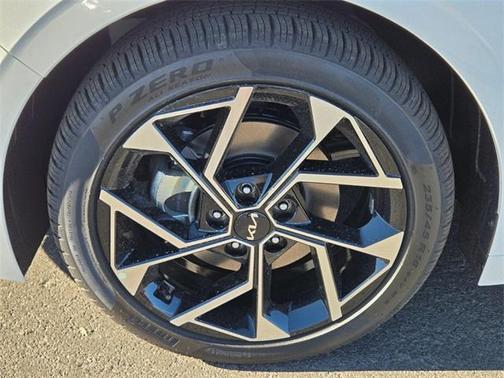 2025 Kia K5 EX