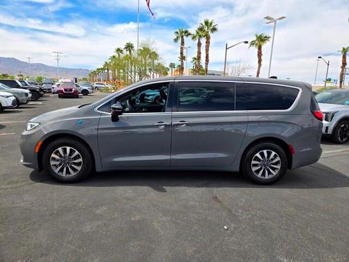 2025 Chrysler Pacifica Hybrid Select