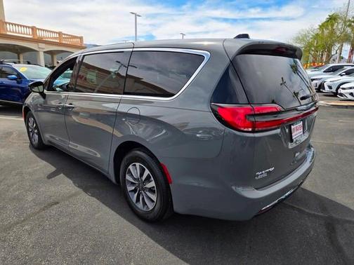 2025 Chrysler Pacifica Hybrid Select