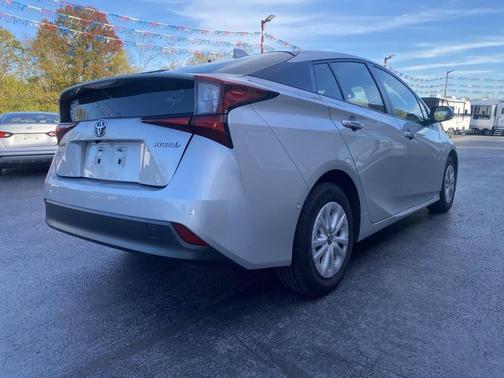 2022 Toyota Prius LE