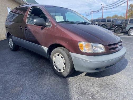 1999 Toyota Sienna LE