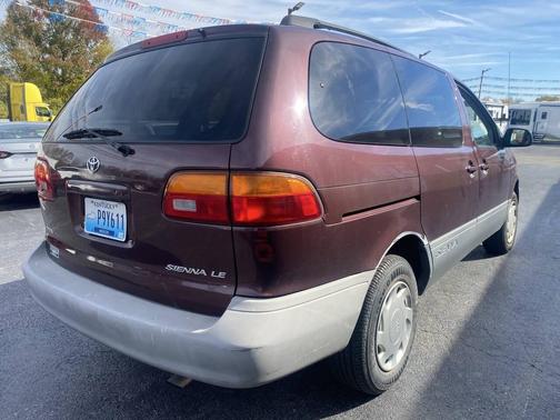 1999 Toyota Sienna LE