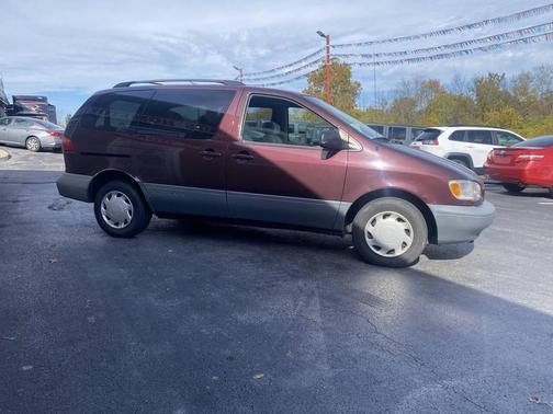 1999 Toyota Sienna LE
