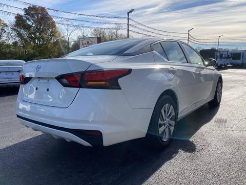 2022 Nissan Altima S FWD