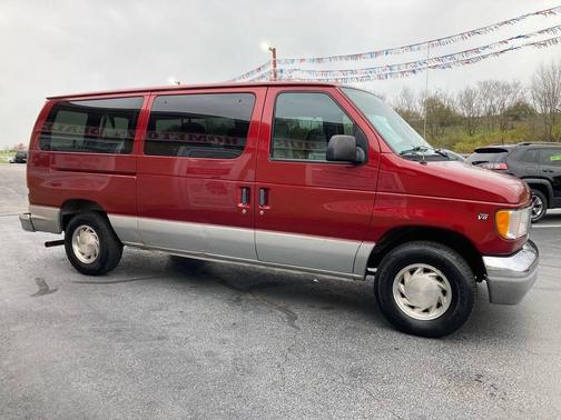 2000 Ford E150 Base