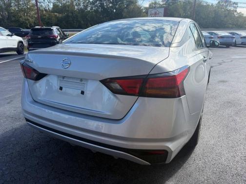 2022 Nissan Altima S FWD