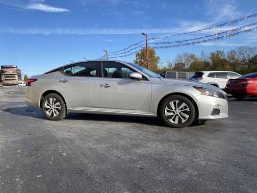 2022 Nissan Altima S FWD