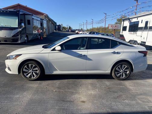 2022 Nissan Altima S FWD