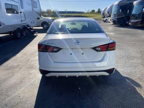 2022 Nissan Altima S FWD