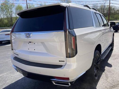 2022 Cadillac Escalade ESV Luxury