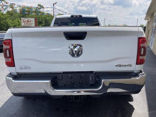 2023 RAM 3500 Tradesman Crew Cab 4x4 8' Box