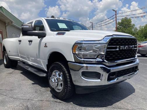 2023 RAM 3500 Tradesman Crew Cab 4x4 8' Box