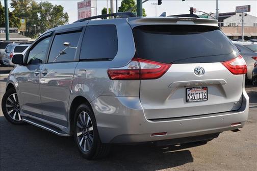 2018 Toyota Sienna XLE