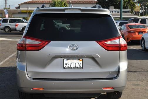 2018 Toyota Sienna XLE