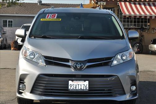 2018 Toyota Sienna XLE