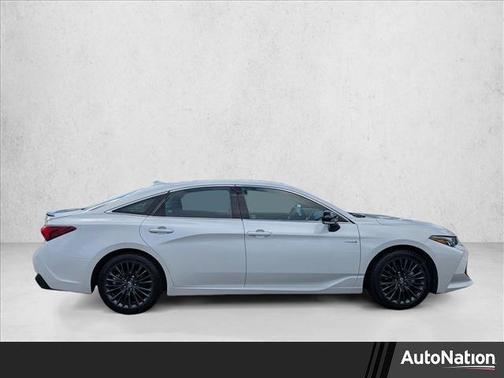2020 Toyota Avalon Hybrid XSE