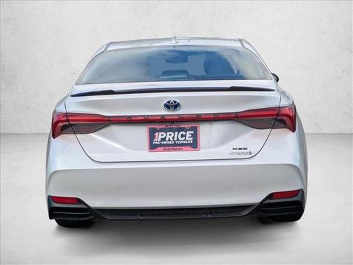 2020 Toyota Avalon Hybrid XSE