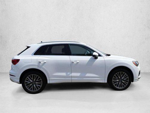 Ibis White 2022 Audi Q3 40 Premium