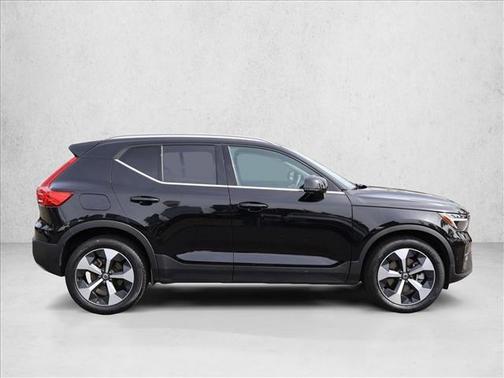 2025 Volvo XC40 B5 Plus Bright Theme