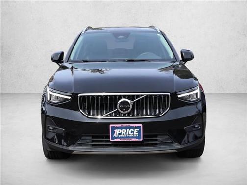 2025 Volvo XC40 B5 Plus Bright Theme