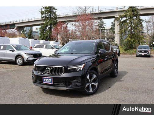 Black 2025 Volvo XC40 B5 Plus Bright Theme
