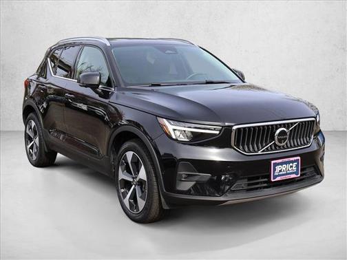 2025 Volvo XC40 B5 Plus Bright Theme