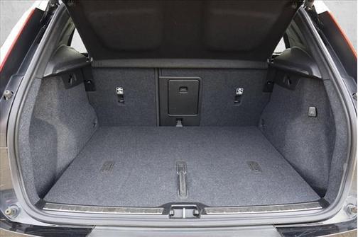 2025 Volvo XC40 B5 Plus Bright Theme