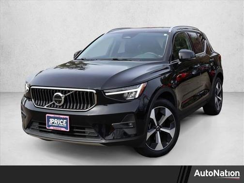2025 Volvo XC40 B5 Plus Bright Theme