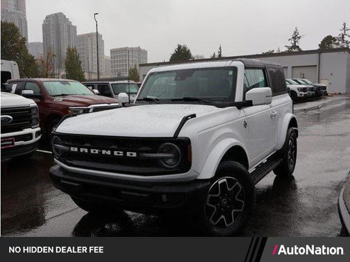 Oxford White 2023 Ford Bronco Outer Banks