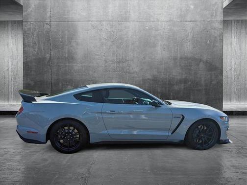 2017 Ford Shelby GT350 Base