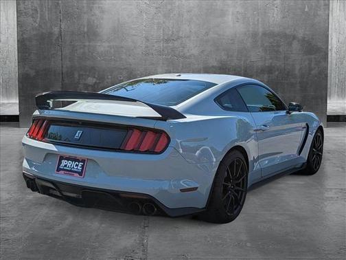 2017 Ford Shelby GT350 Base