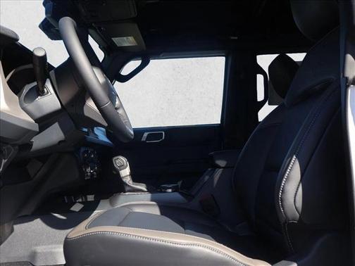 Oxford White 2026 Ford Bronco Outer Banks