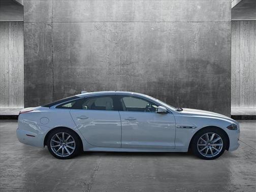 2016 Jaguar XJ XJ R-Sport