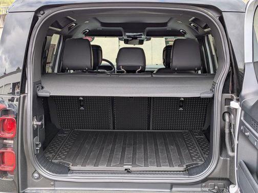 Fuji White 2025 Land Rover Defender 110 P500 X-Dynamic SE