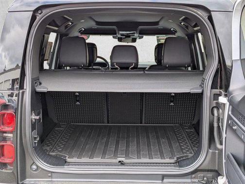 Fuji White 2025 Land Rover Defender 110 P500 X-Dynamic SE