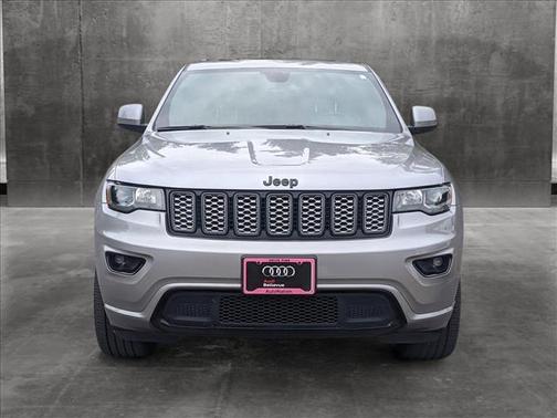 Photo 2 of 29 of 2019 Jeep Grand Cherokee Altitude