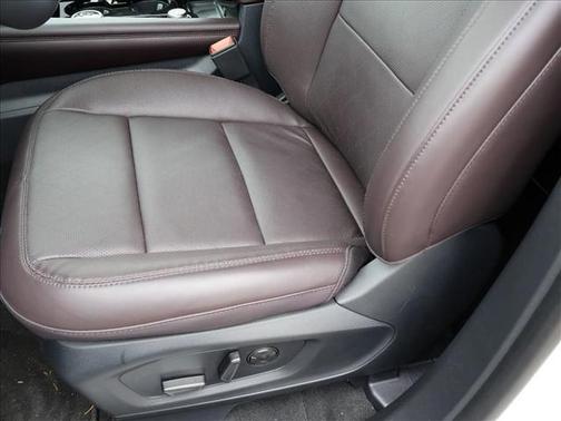 Star White Metallic Tri-Coat 2026 Ford Explorer Platinum
