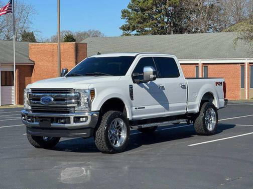 OXFORD WHITE 2019 Ford F-250 Lariat Truck