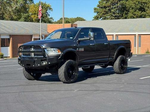 2017 RAM 2500 Laramie Crew Cab 4x4 6'4' Box