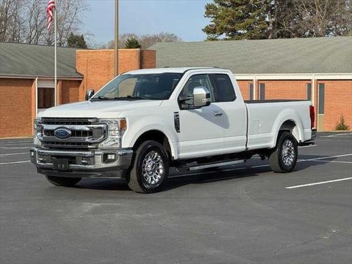 Oxford White 2022 Ford F-250 XLT 2WD SuperCab 8' Box Truck
