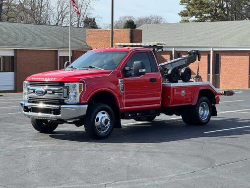 RACE RED 2019 Ford F-350 XLT Truck