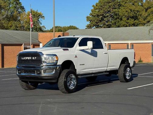 2020 RAM 2500 Big Horn Crew Cab 4X4 8' Box