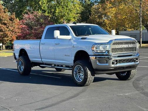 2020 RAM 2500 Big Horn Crew Cab 4X4 8' Box