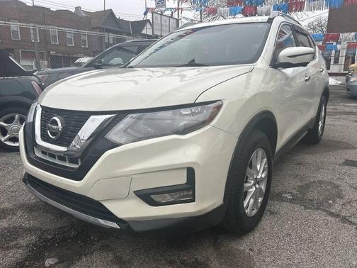 Pearl White 2017 Nissan Rogue SV